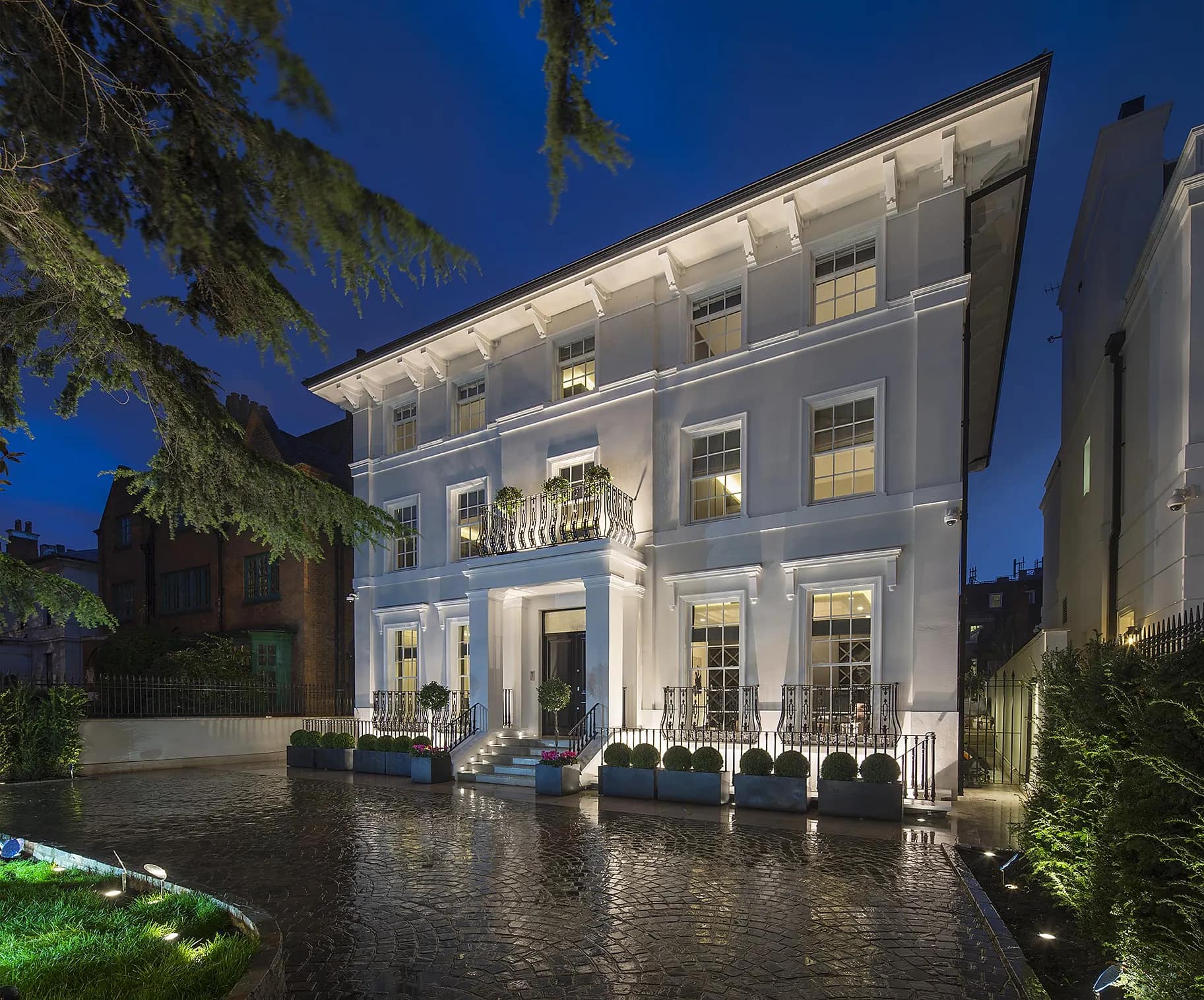 Avenue Road — Residential photography